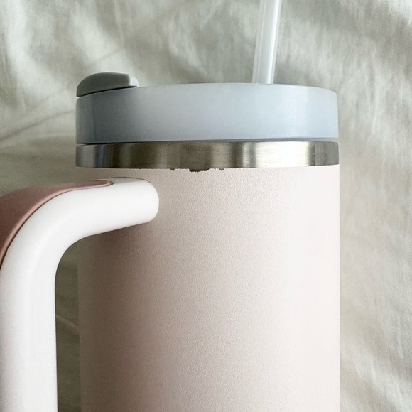 Rose Quartz 40oz Stanley - Picture 4 of 6